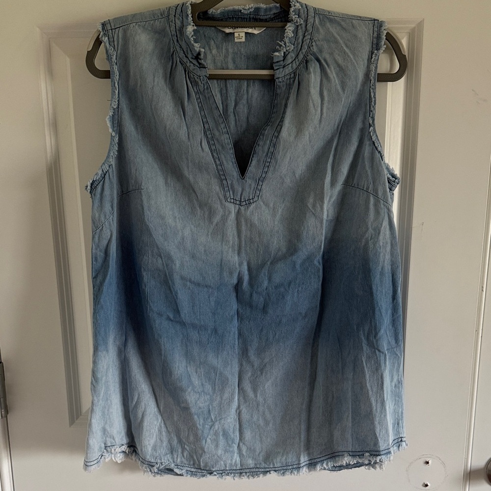 Davi & Dani Sleeveless Chambray Ombre Denim V-Neck Top Size Small Raw Hem